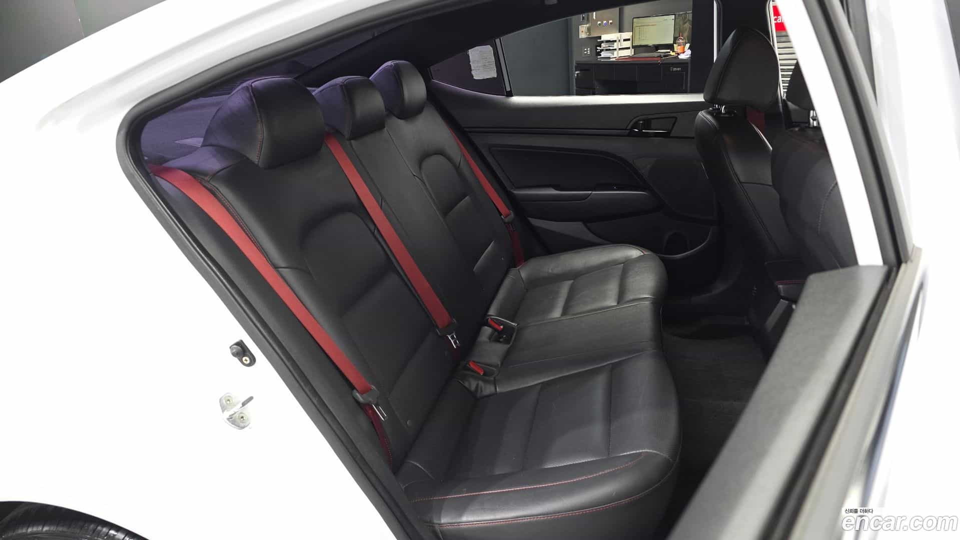 AVANTE Hyundai 2018.11-OPTION-016