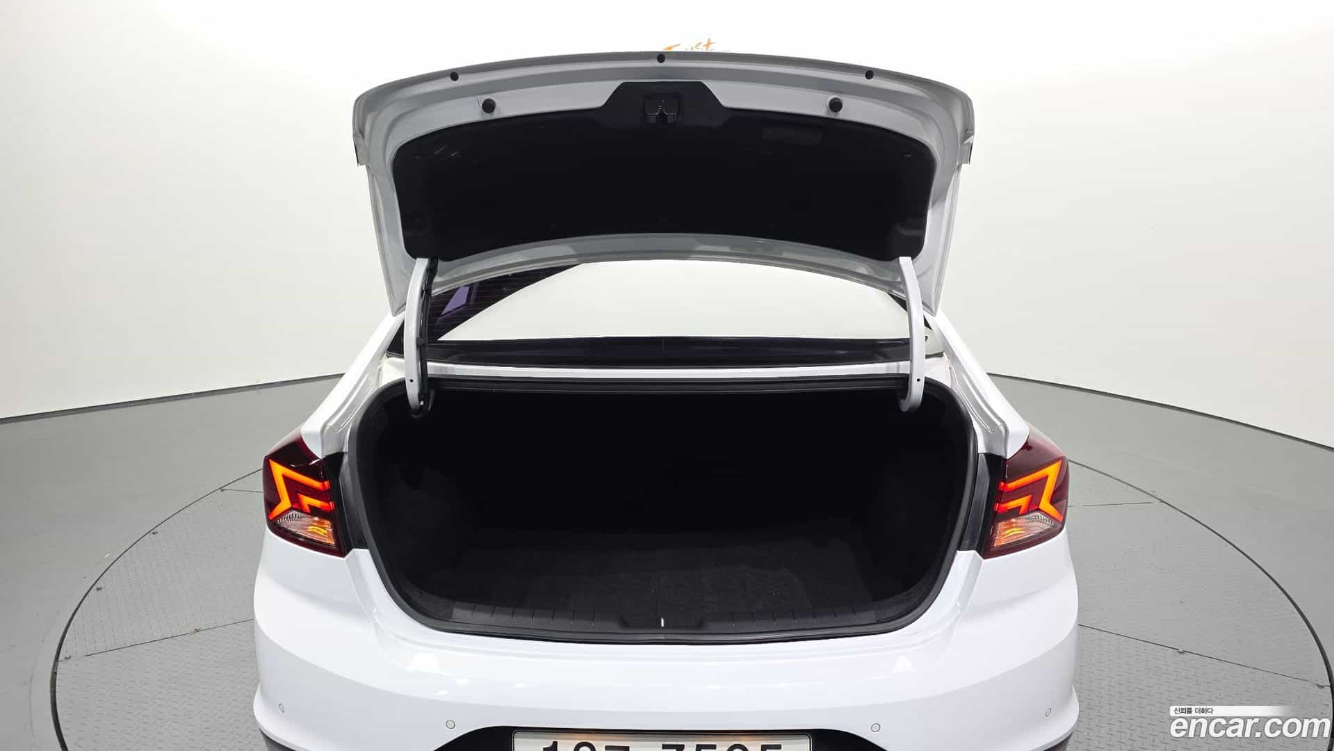 AVANTE Hyundai 2018.11-OPTION-024