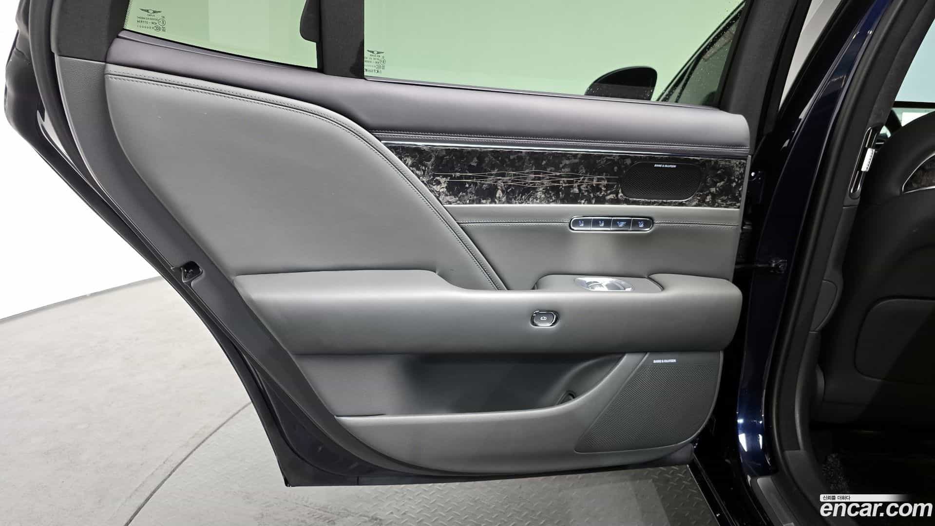 G90 Genesis 2022.2-INNER-035