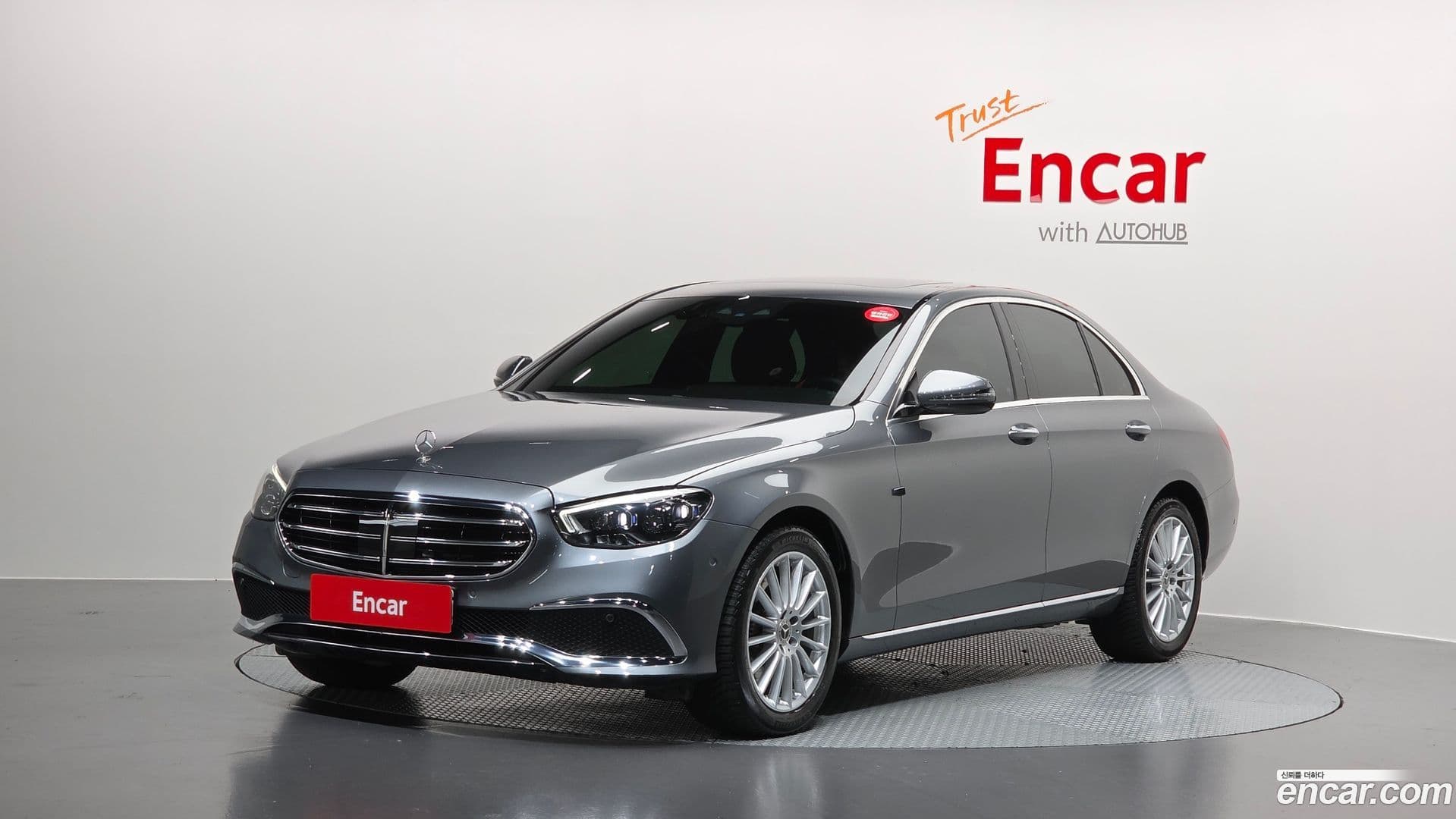 Main__Slider__Photo:E-Class Mercedes-Benz 2021.9-0