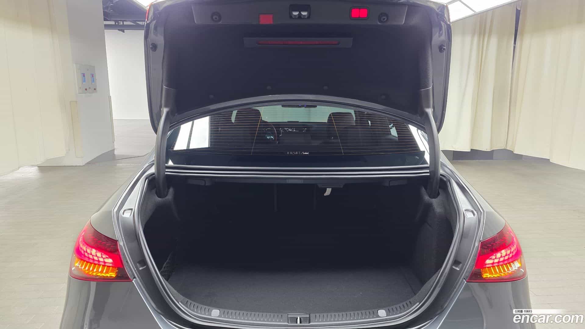 E-Class Mercedes-Benz 2021.9-OPTION-044