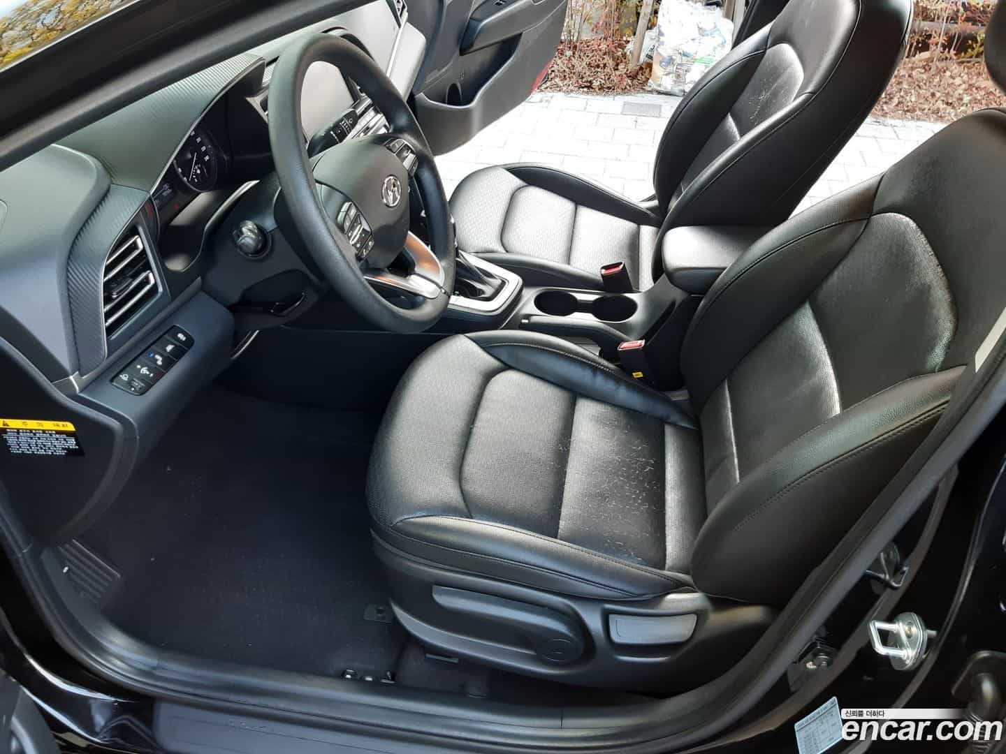 AVANTE Hyundai 2019.2-INNER-010