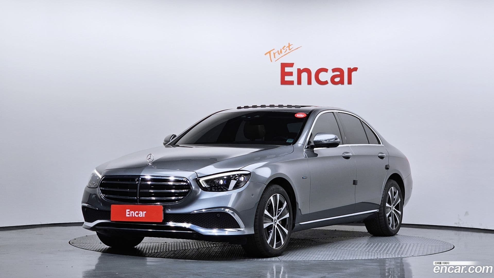 Main__Slider__Photo:E-Class Mercedes-Benz 2021.4-0