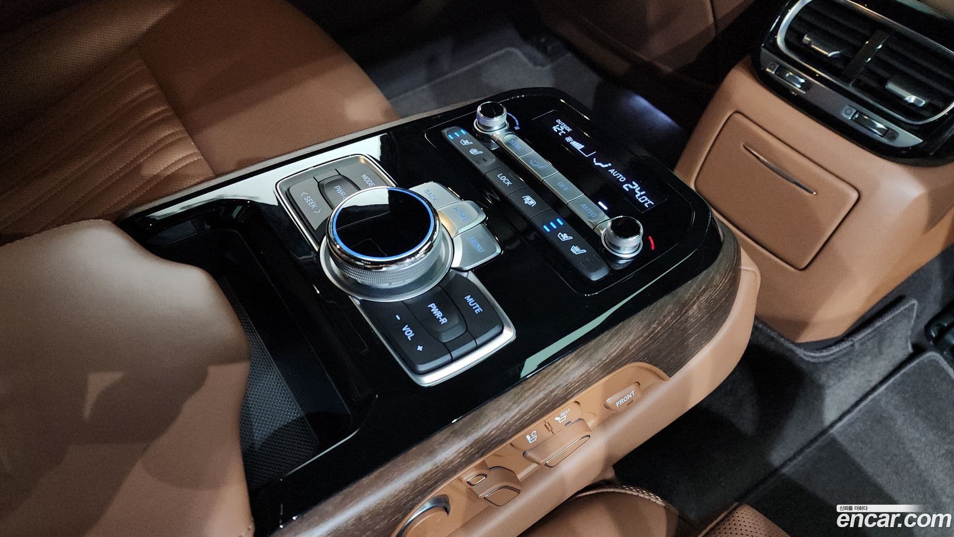 Main__Slider__Photo:G90 Genesis 2019.0-19