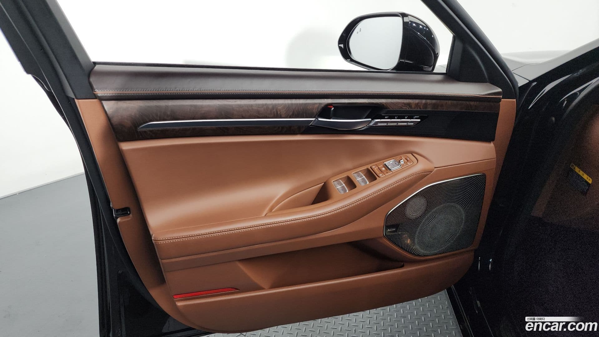 Main__Slider__Photo:G90 Genesis 2019.0-23