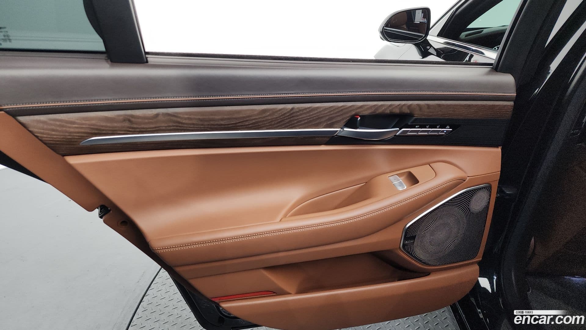 Main__Slider__Photo:G90 Genesis 2019.0-24