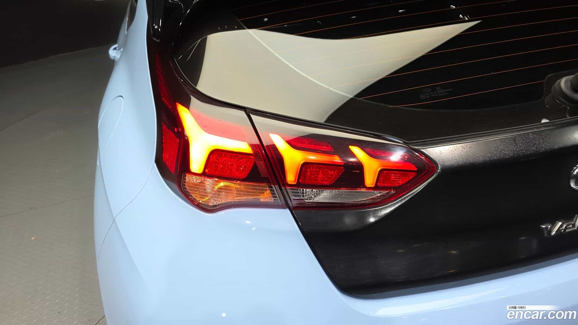 Veloster Hyundai 2021.2-OUTER-033