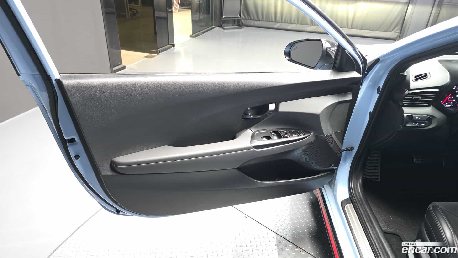 Veloster Hyundai 2021.2-INNER-036