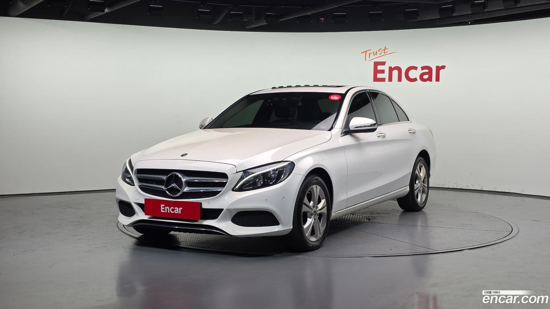 Main__Slider__Photo:C-Class Mercedes-Benz 2018.3-0