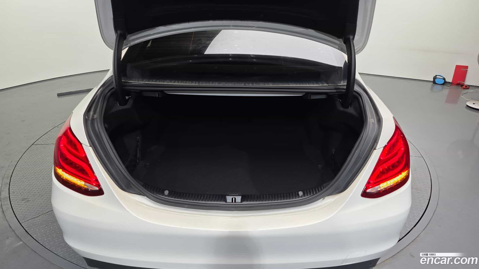 C-Class Mercedes-Benz 2018.3-OPTION-024