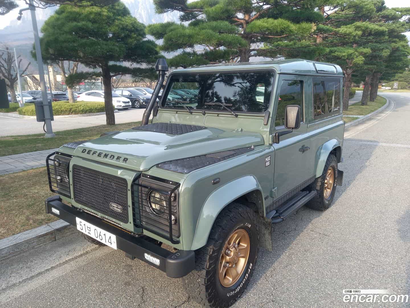 Defender Land Rover 2010.11-OUTER-001