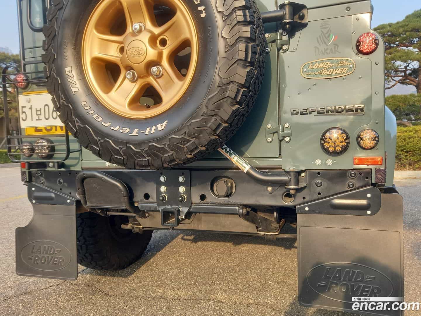 Defender Land Rover 2010.11-OUTER-004