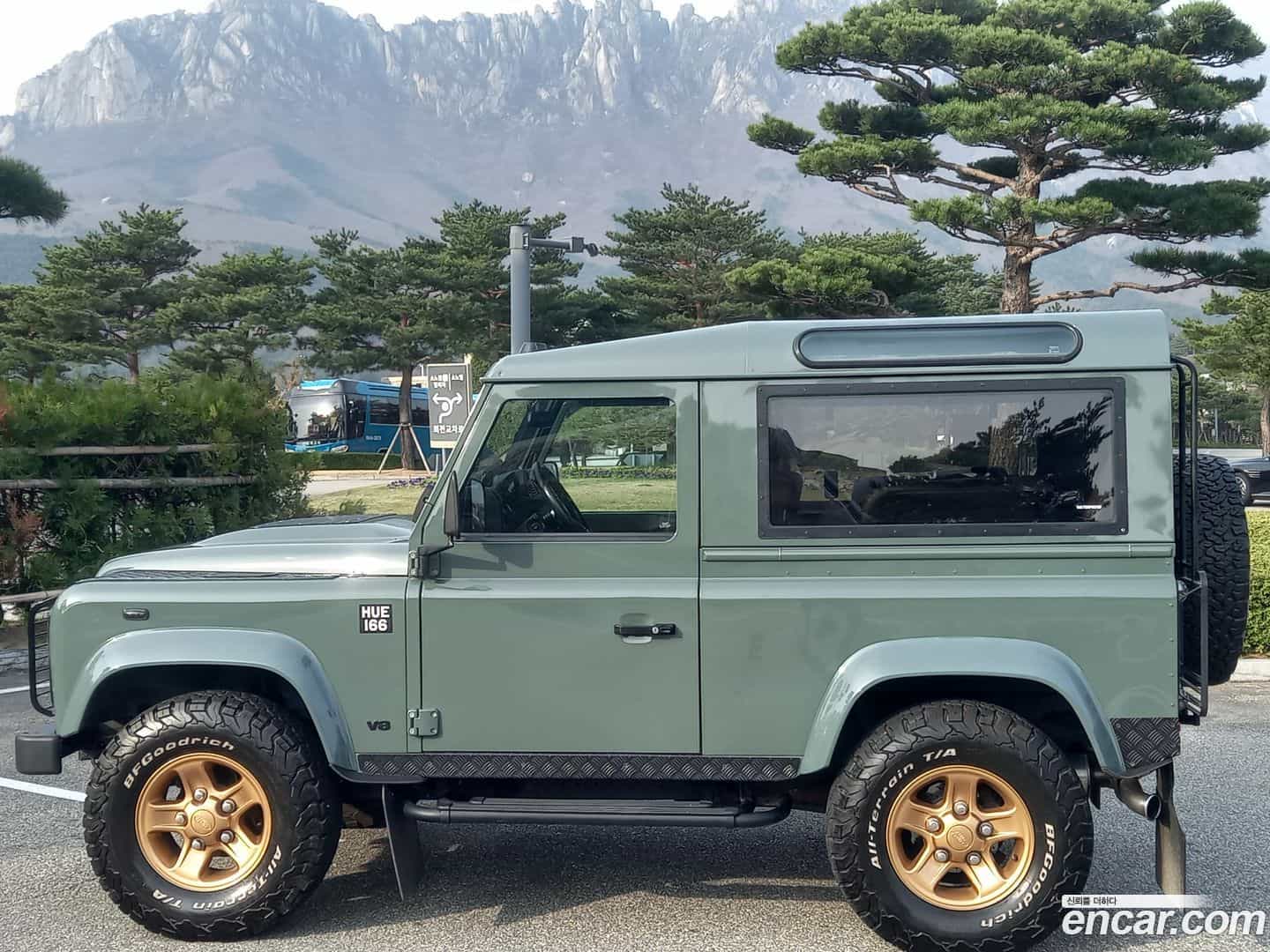 Defender Land Rover 2010.11-OUTER-005