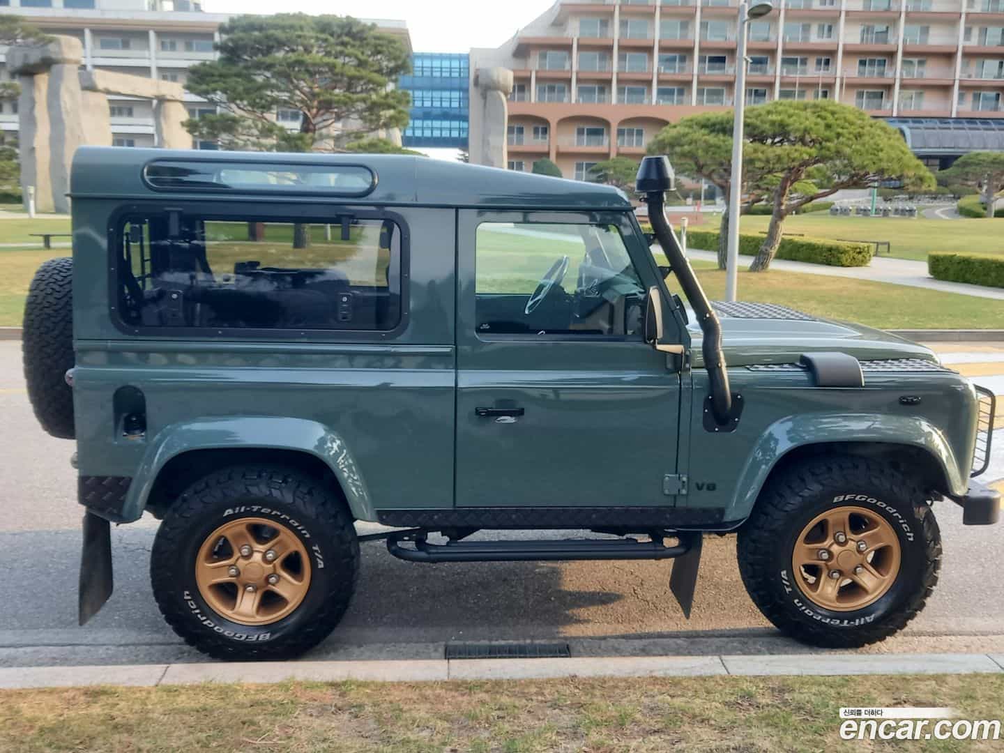 Defender Land Rover 2010.11-OUTER-006