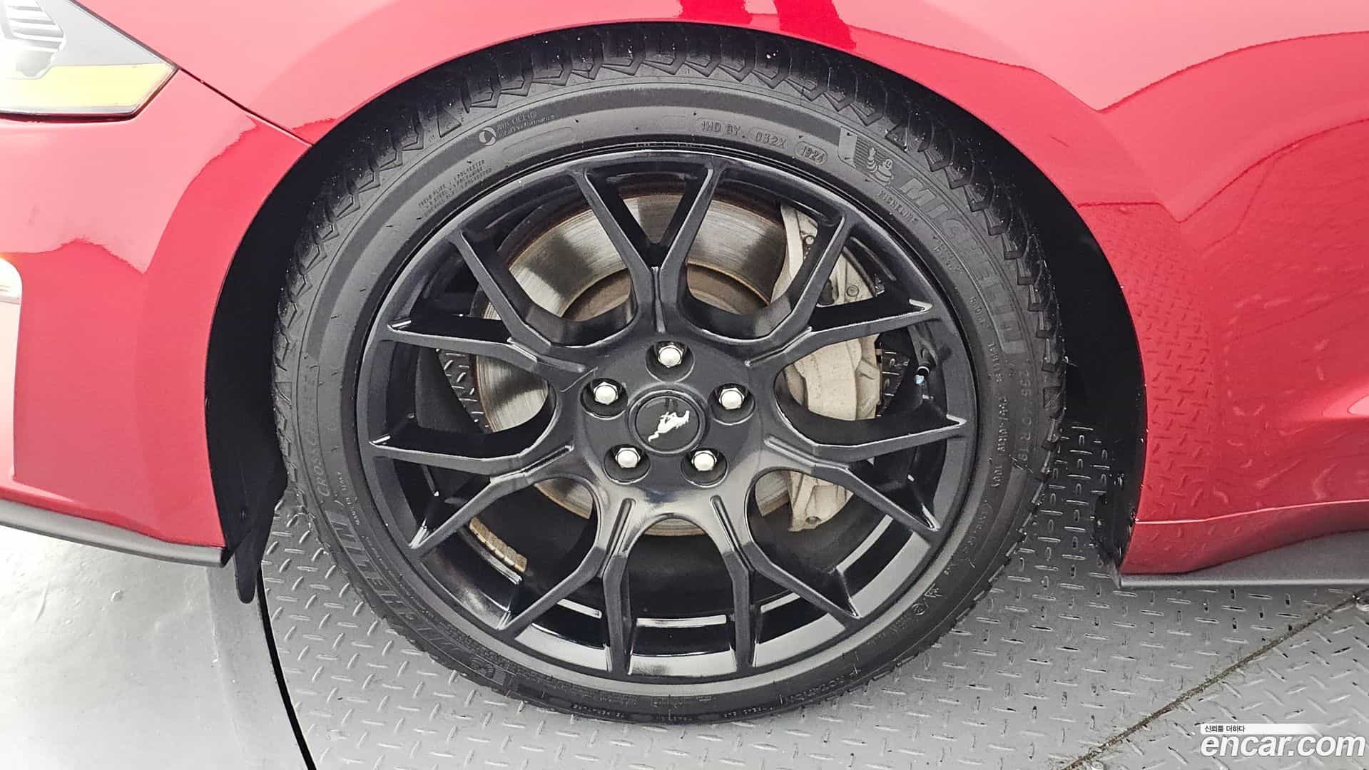 Mustang Ford 2019.0-OUTER-005