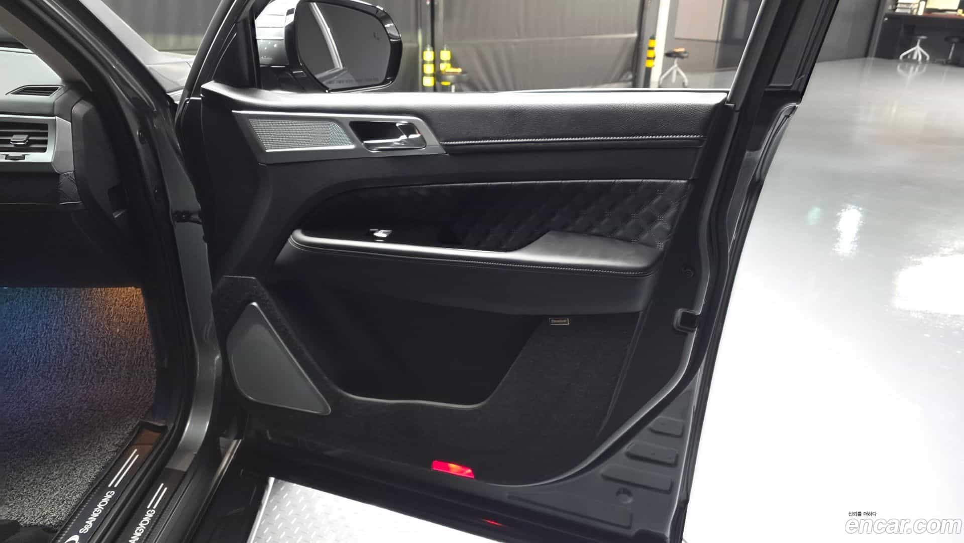 Rexton KG Mobility 2022.9-INNER-034