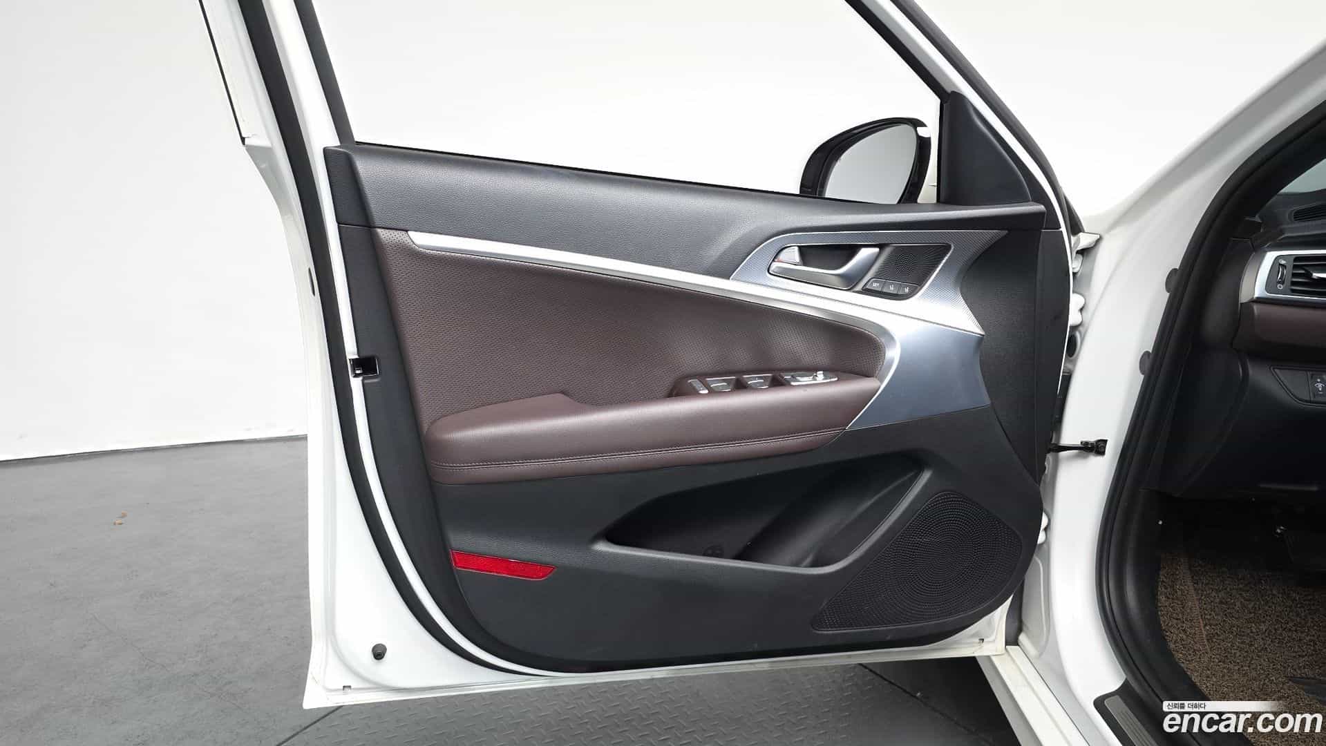 G70 Genesis 2023.2-INNER-034