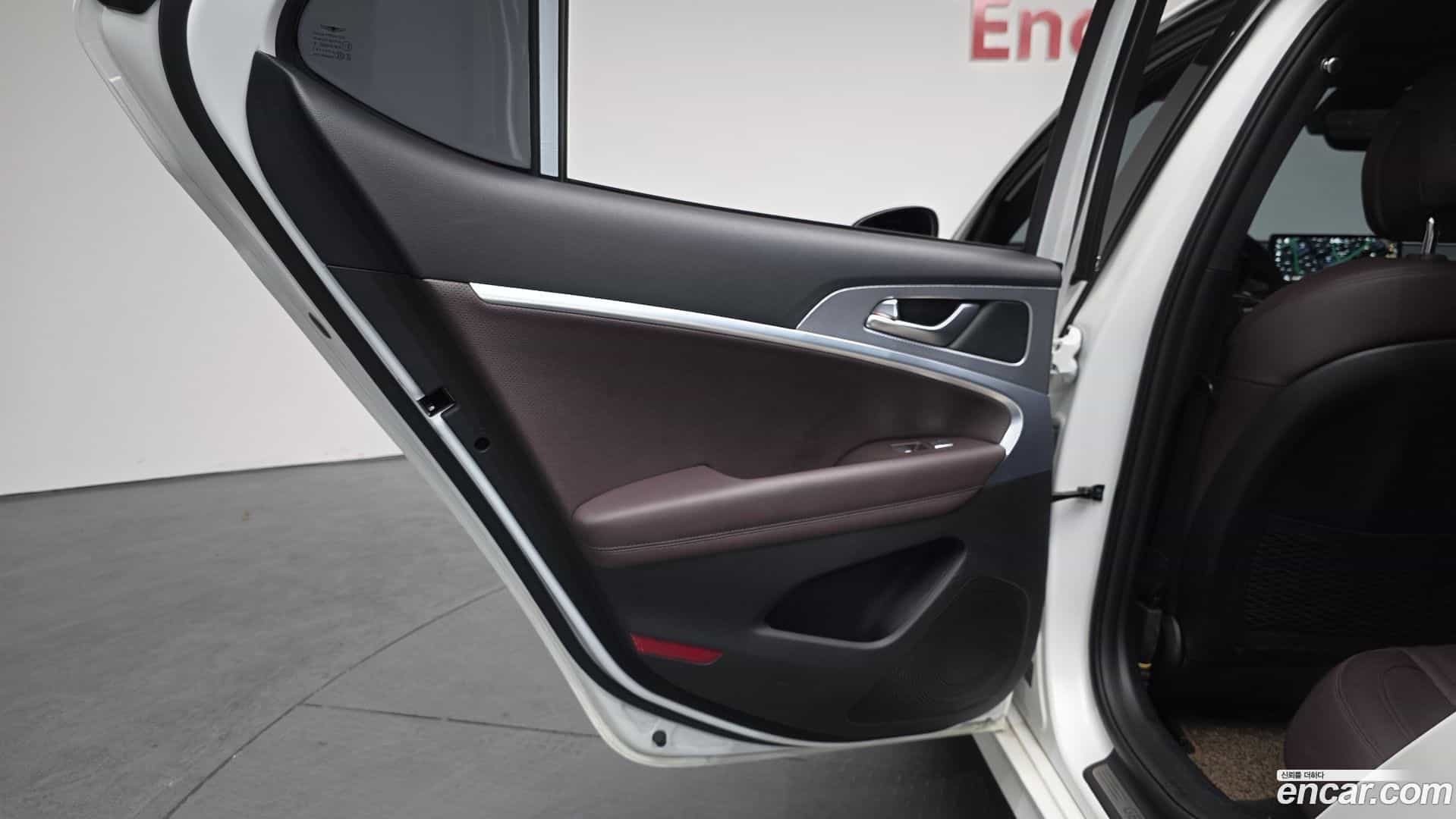 G70 Genesis 2023.2-INNER-035