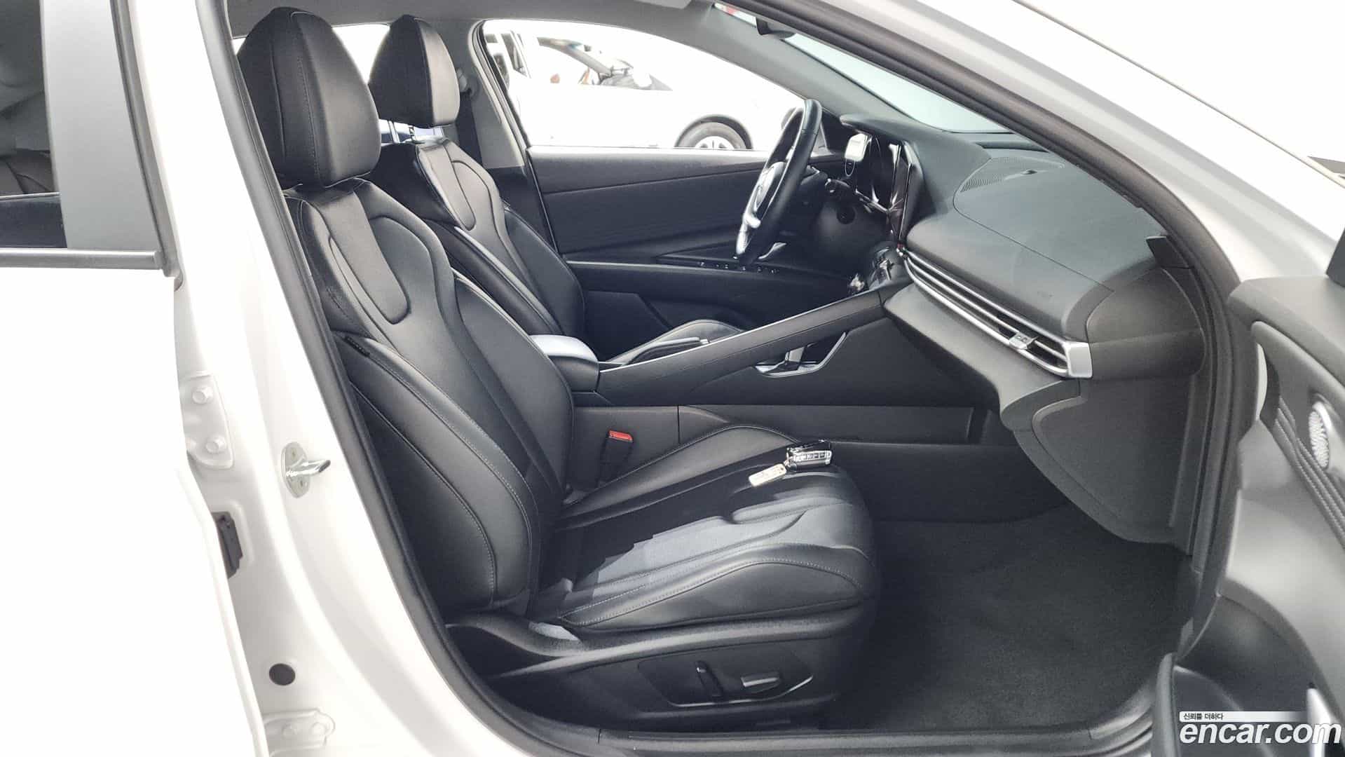 AVANTE Hyundai 2022.4-OPTION-015