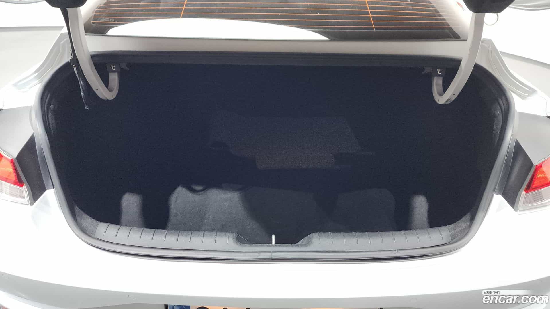 AVANTE Hyundai 2022.4-OPTION-024