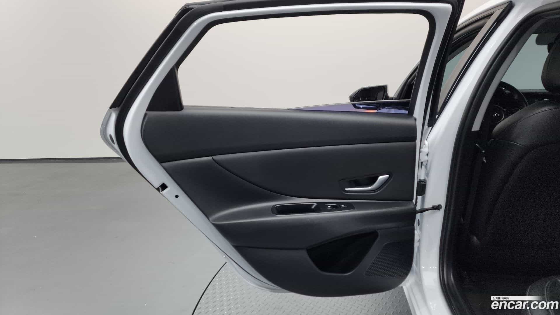 AVANTE Hyundai 2022.4-INNER-035