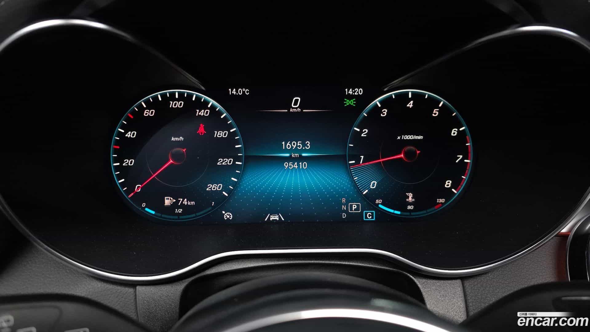 GLC-Class Mercedes-Benz 2020.1-INNER-008