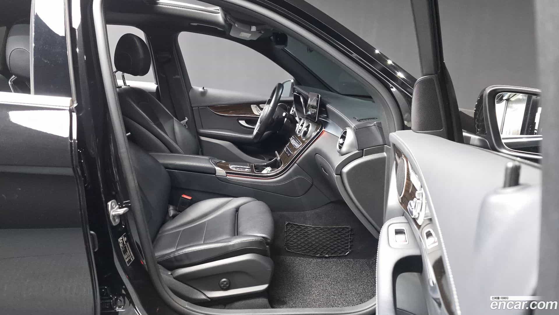 GLC-Class Mercedes-Benz 2020.1-OPTION-015