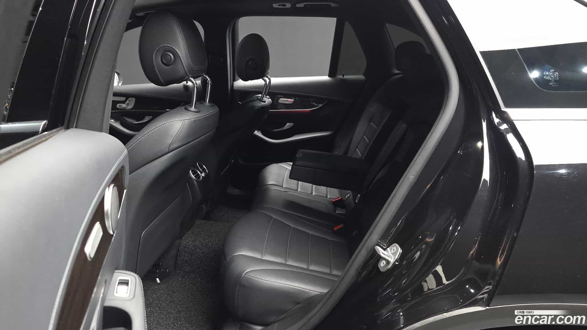 GLC-Class Mercedes-Benz 2020.1-INNER-036