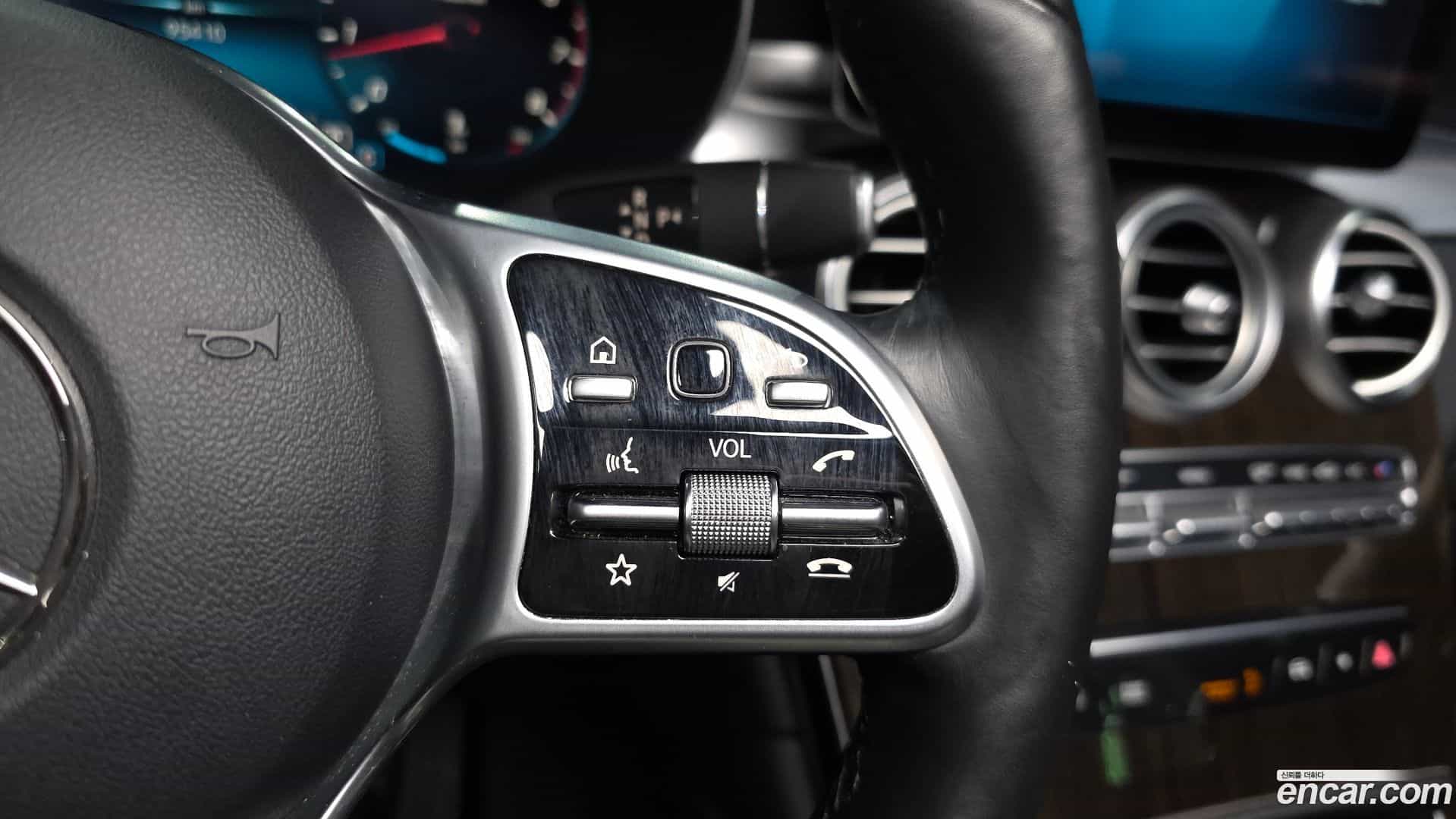 GLC-Class Mercedes-Benz 2020.1-OPTION-049