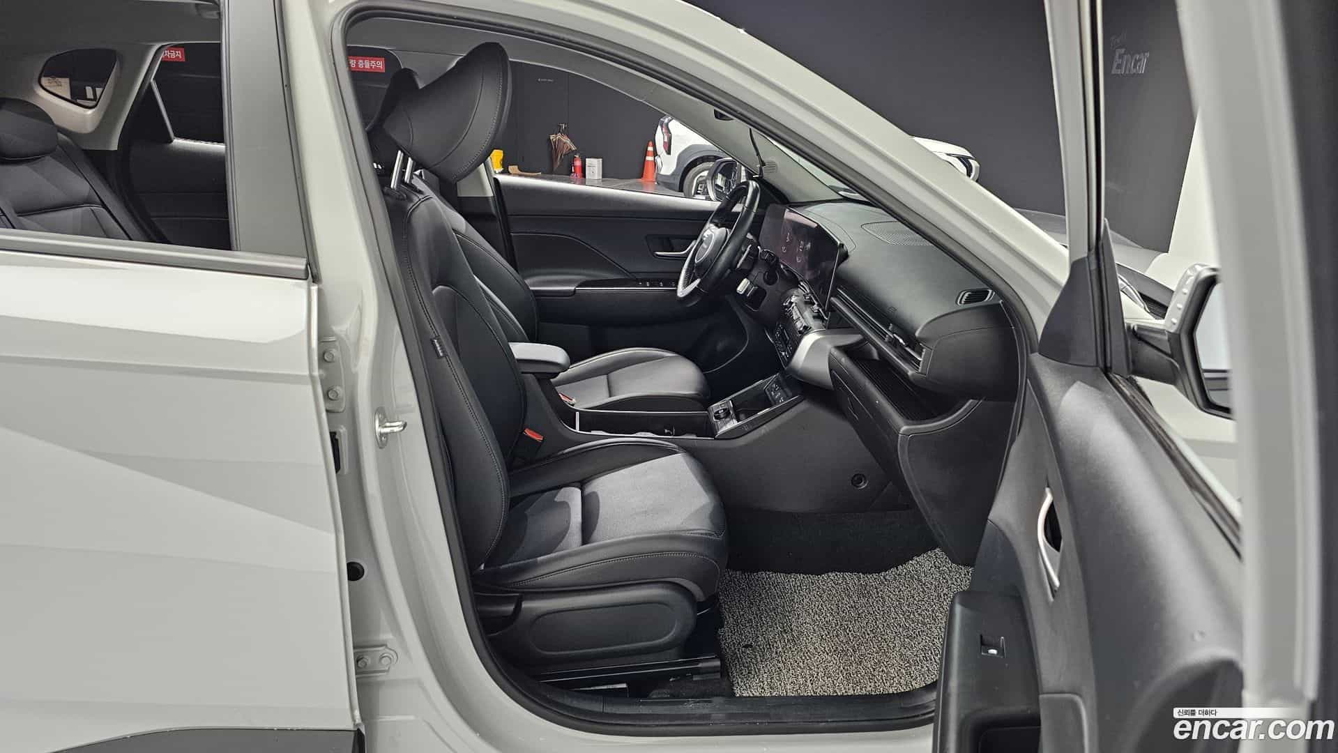 Kona Hyundai 2023.1-INNER-036