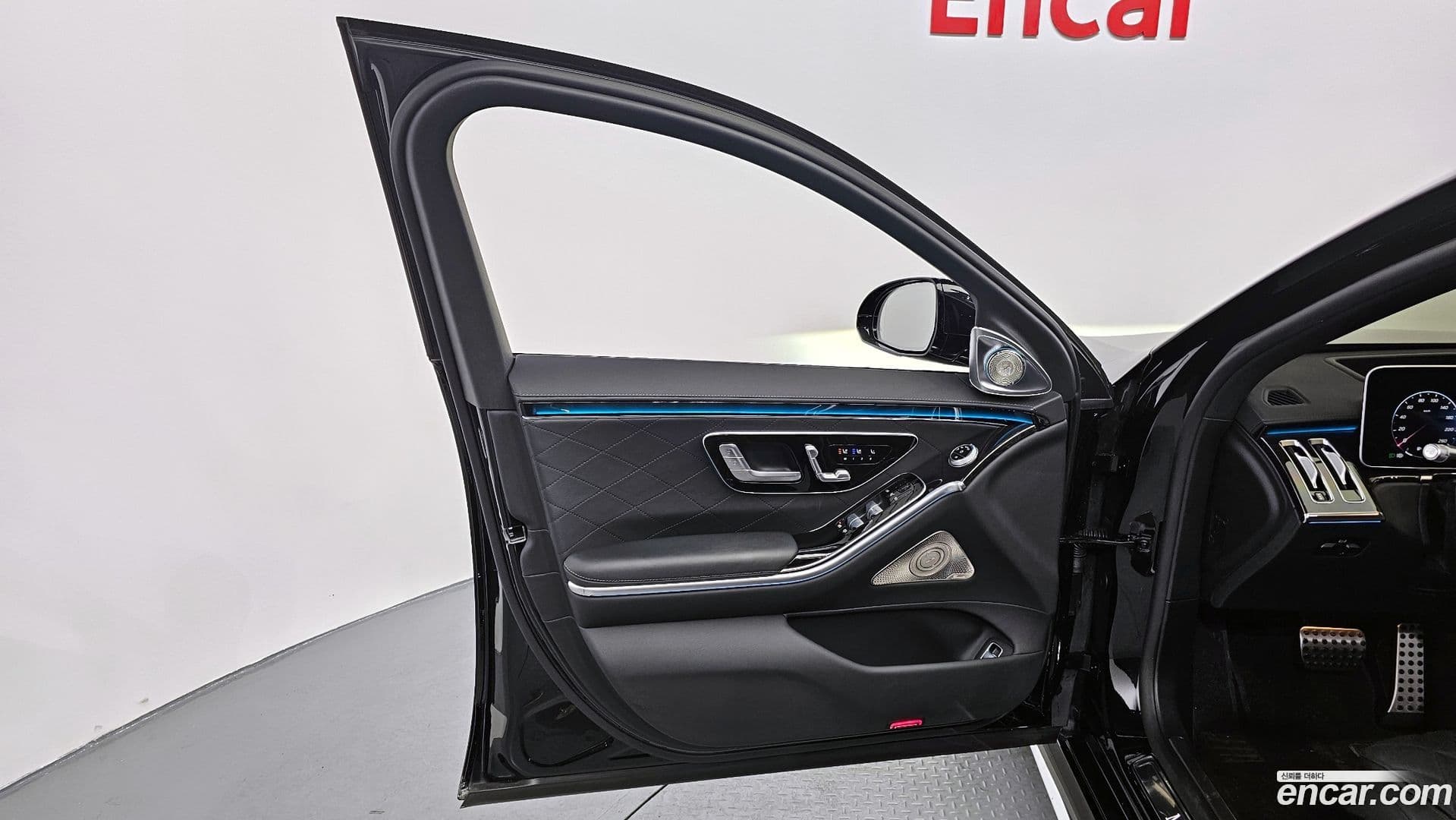 Main__Slider__Photo:S-Class Mercedes-Benz 2022.7-23