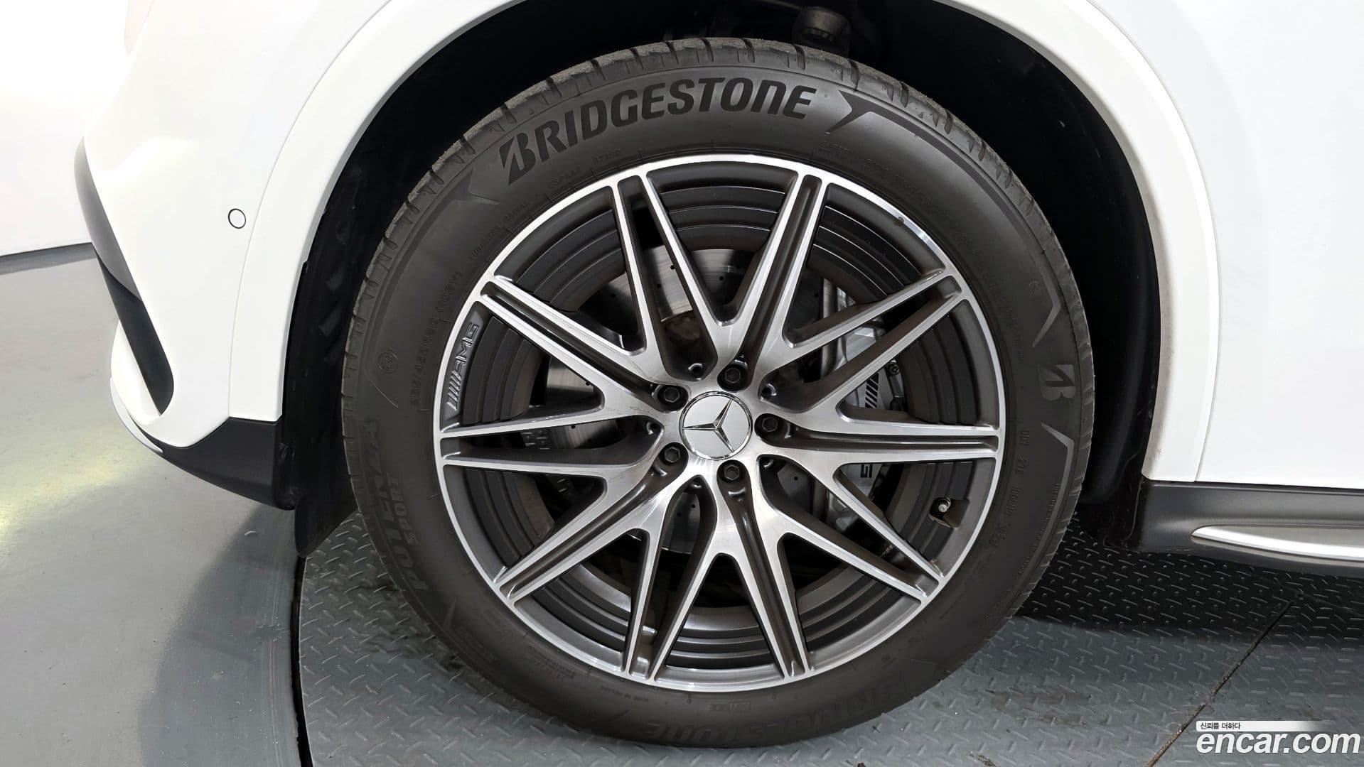 Main__Slider__Photo:GLC-Class Mercedes-Benz 2024.4-4