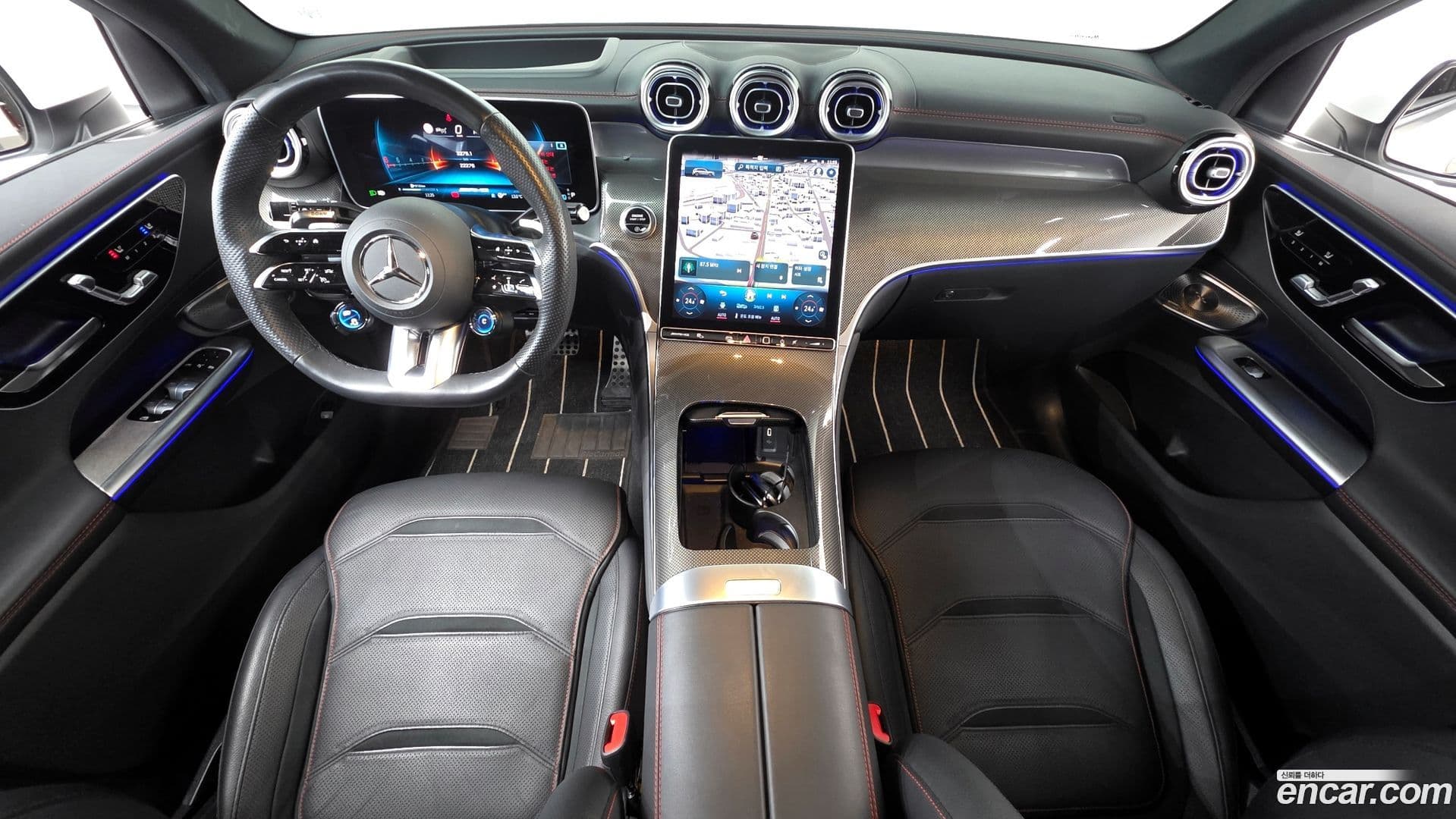 Main__Slider__Photo:GLC-Class Mercedes-Benz 2024.4-6