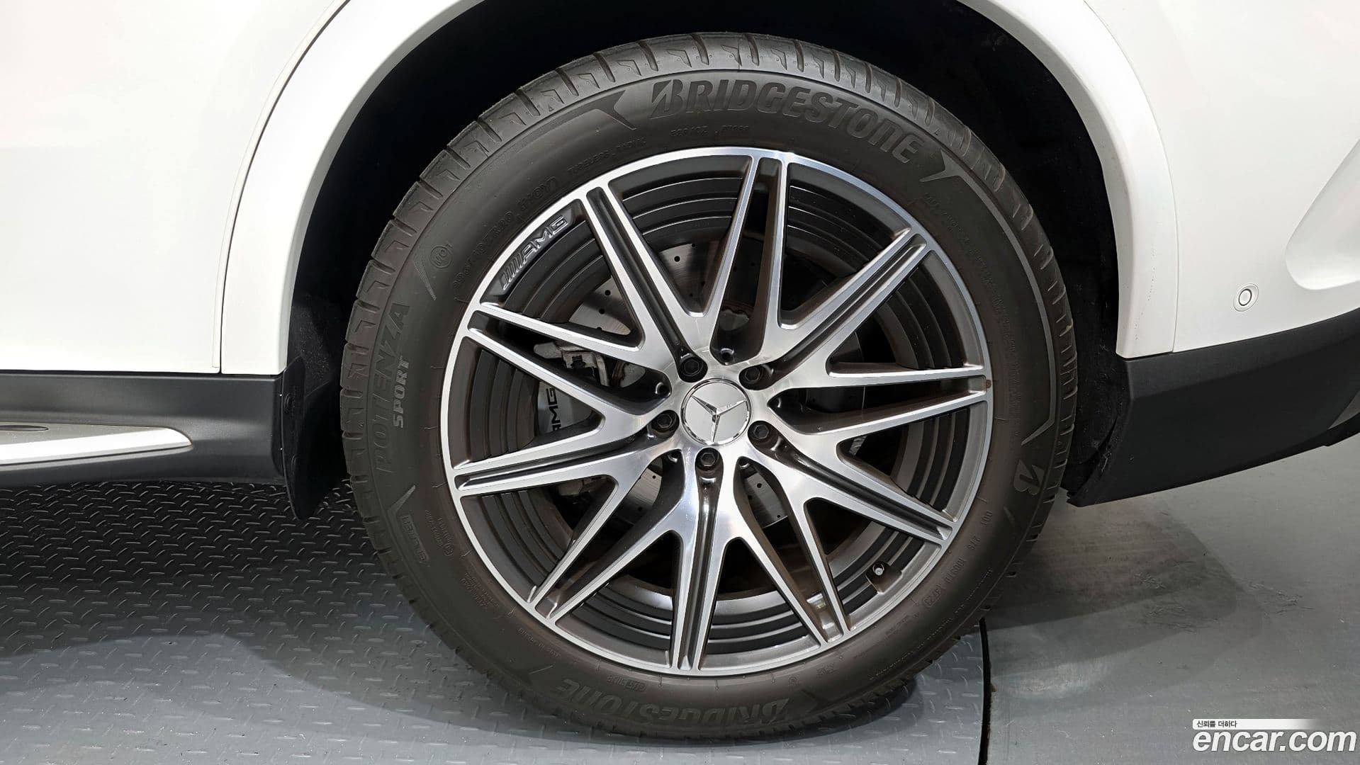 Main__Slider__Photo:GLC-Class Mercedes-Benz 2024.4-20