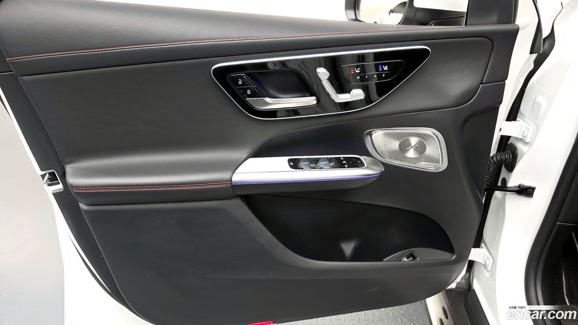 Main__Slider__Photo:GLC-Class Mercedes-Benz 2024.4-23