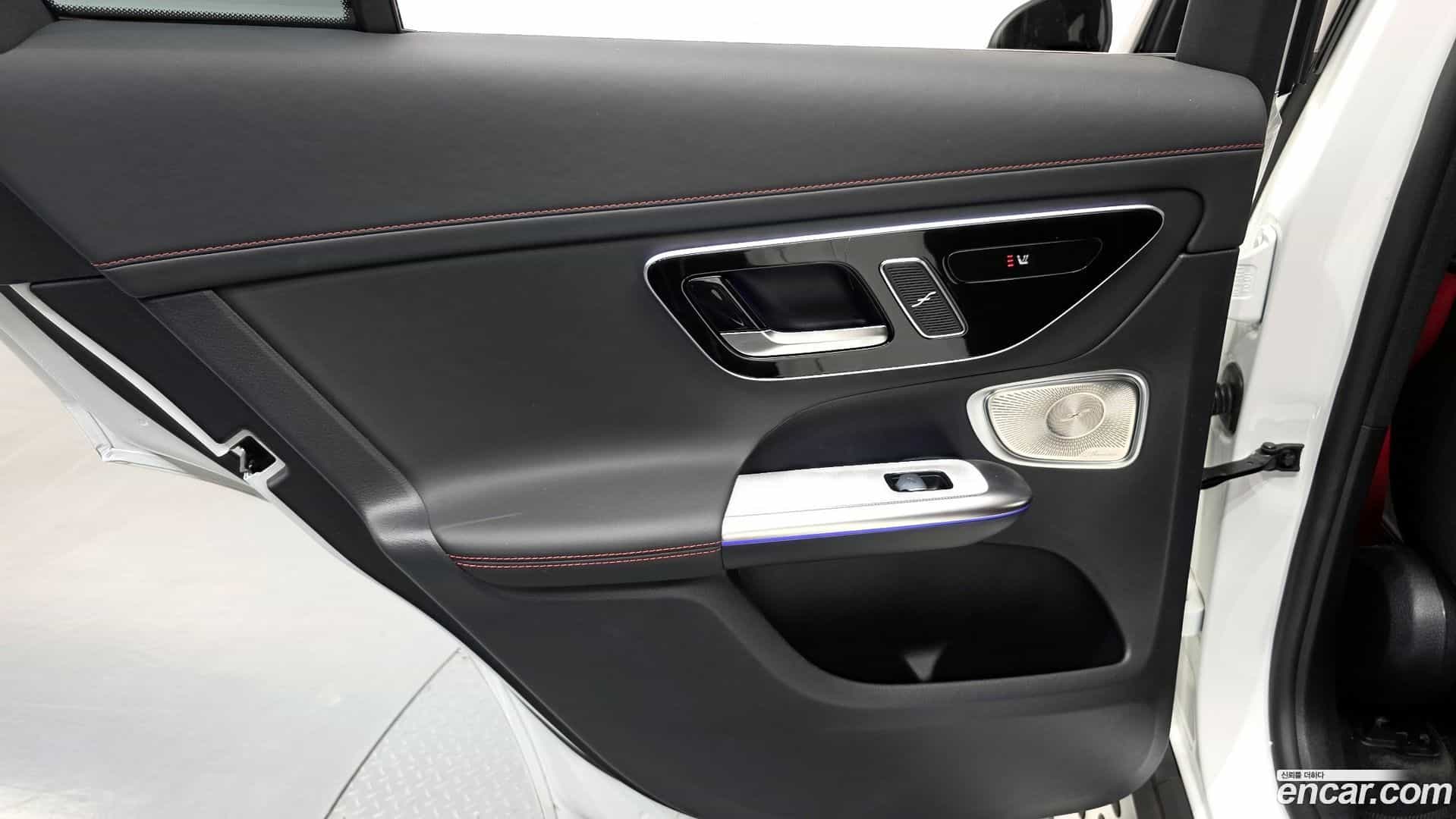 GLC-Class Mercedes-Benz 2024.4-INNER-035