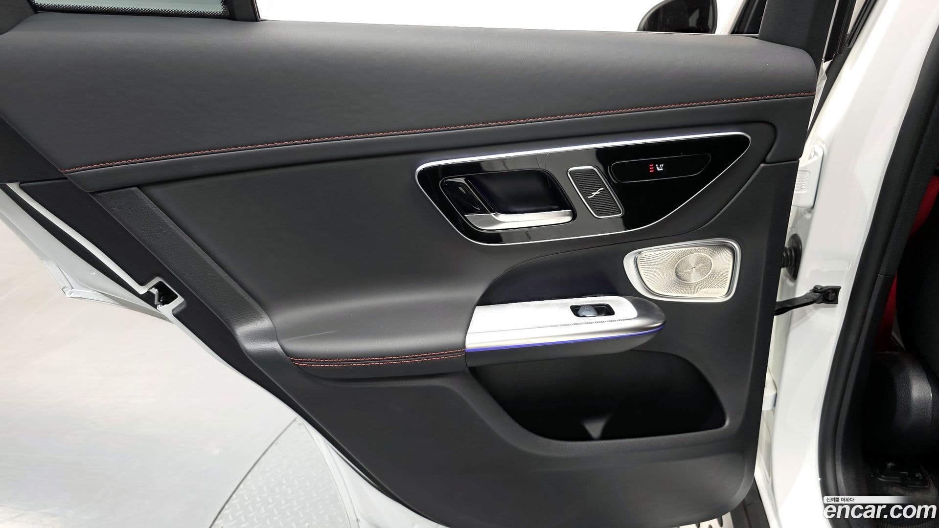 Main__Slider__Photo:GLC-Class Mercedes-Benz 2024.4-24