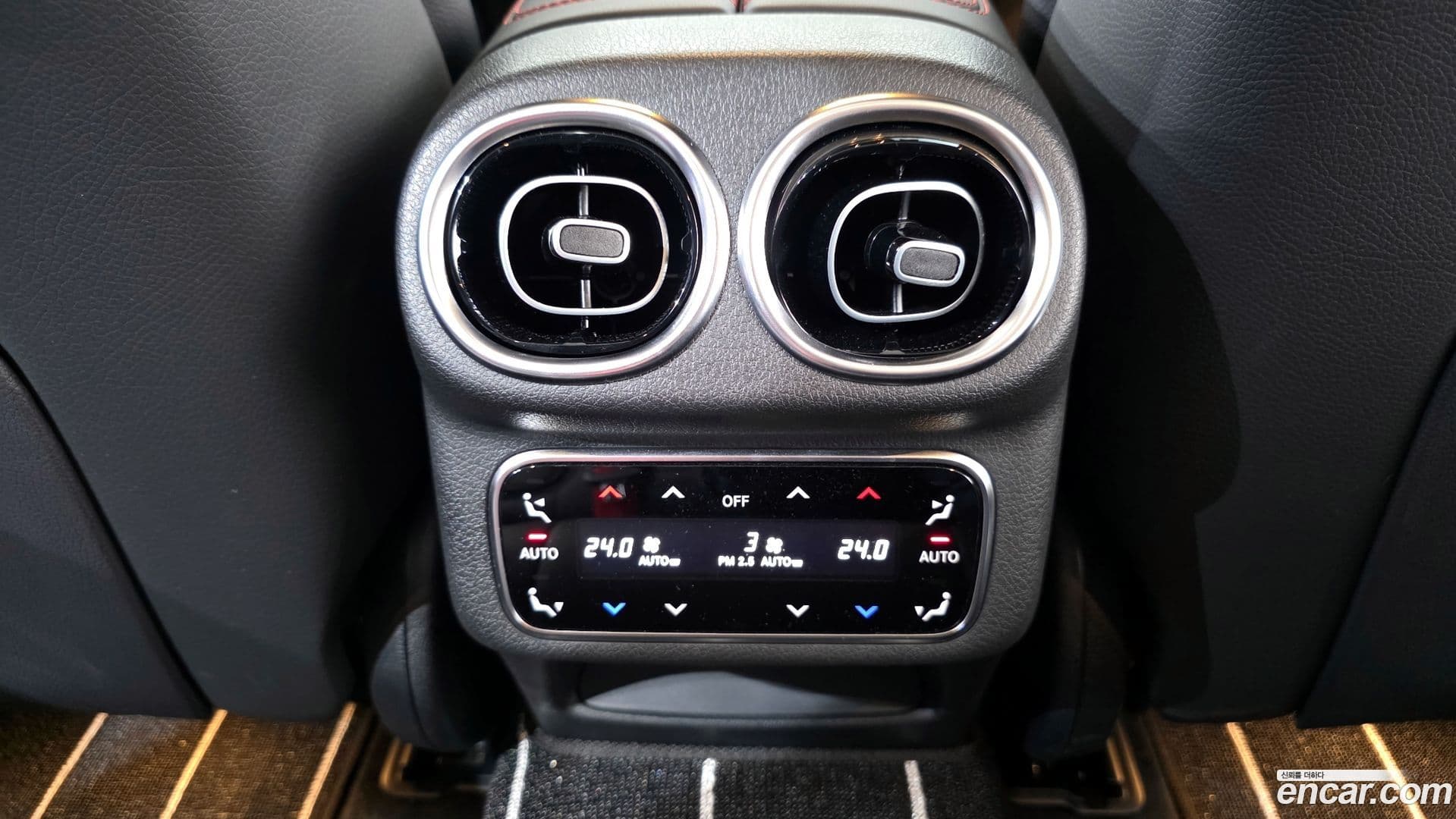 Main__Slider__Photo:GLC-Class Mercedes-Benz 2024.4-26