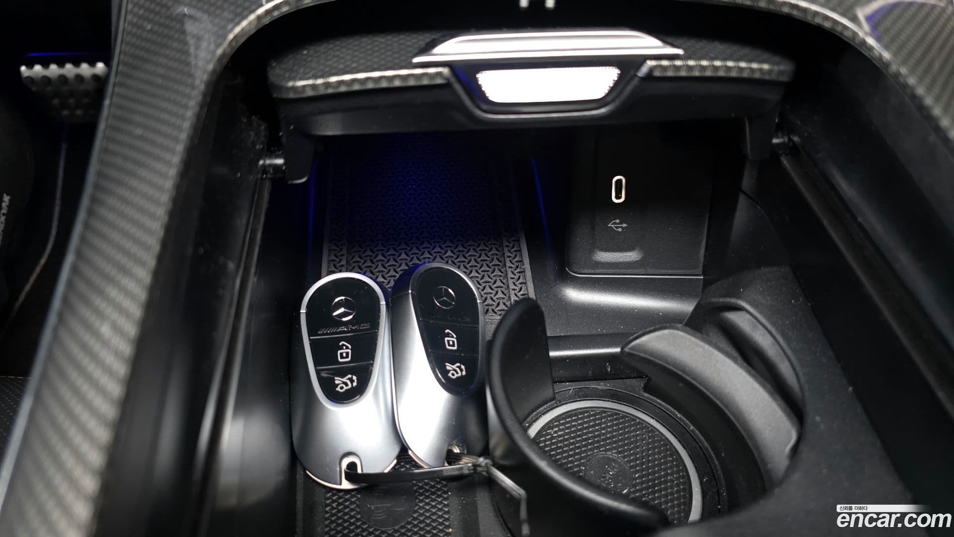 Main__Slider__Photo:GLC-Class Mercedes-Benz 2024.4-35