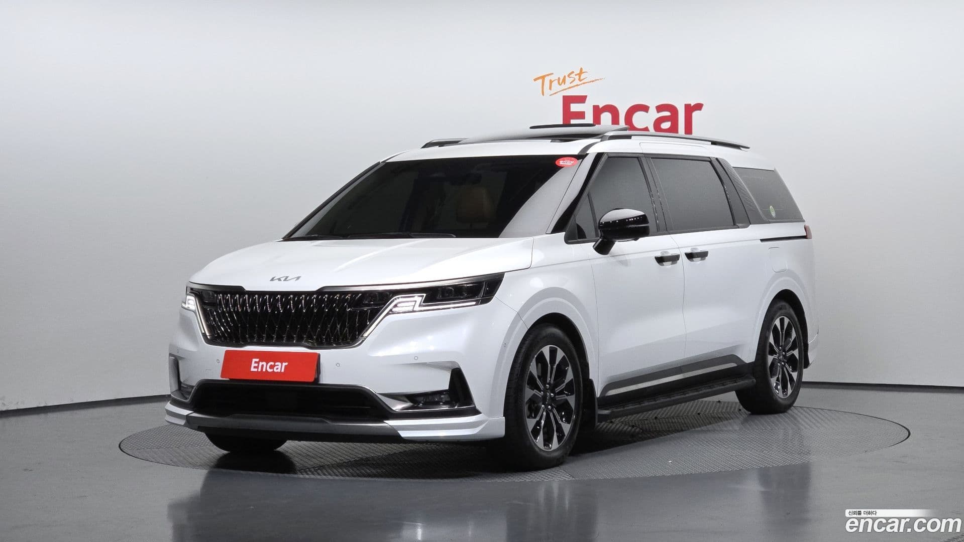 Main__Slider__Photo:Canival Kia 2023.1-0