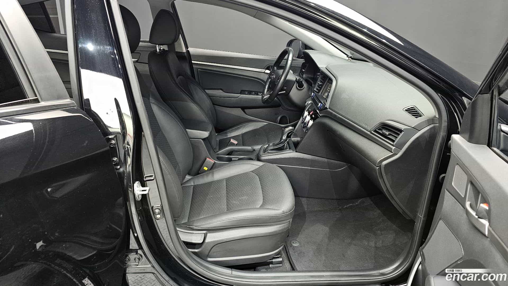 AVANTE Hyundai 2019.3-INNER-036