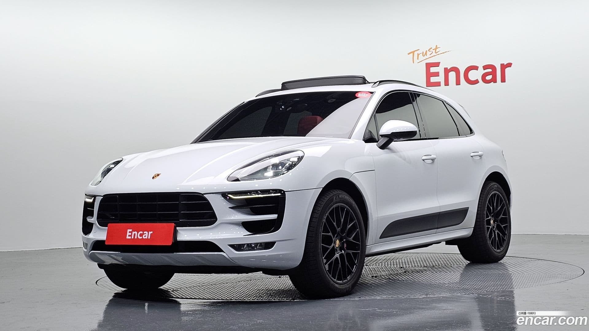 Main__Slider__Photo:Macan Porsche 2018.2-0