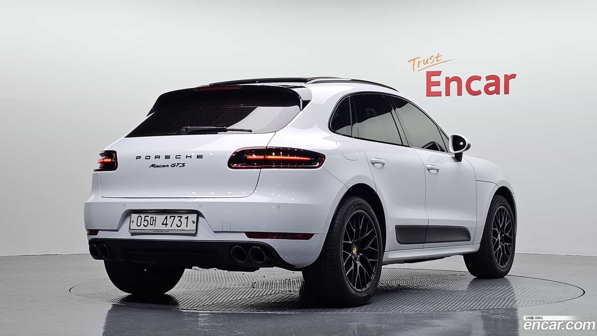 Macan Porsche 2018.2-OUTER-002