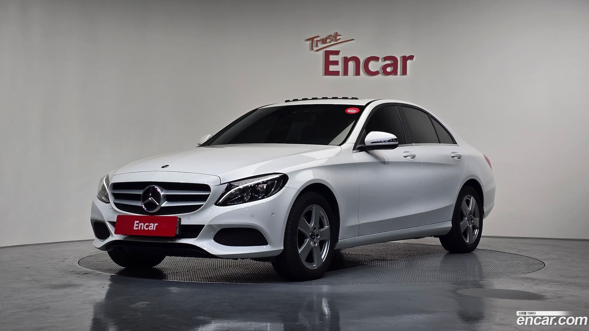 Main__Slider__Photo:C-Class Mercedes-Benz 2017.6-0