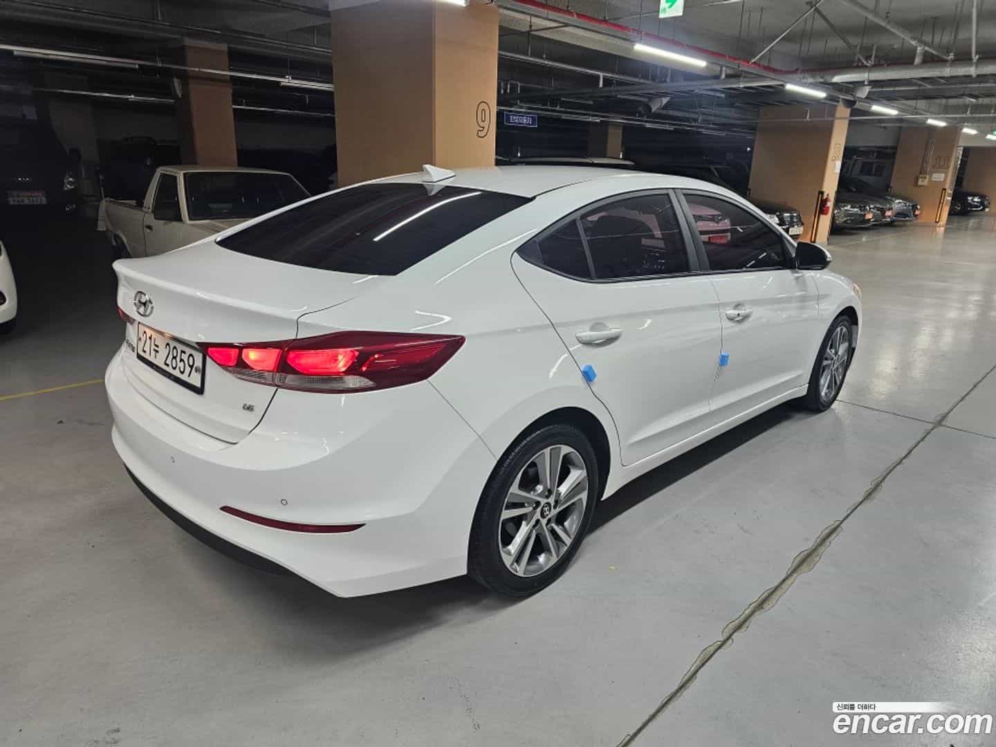 AVANTE Hyundai 2018.6-OUTER-005