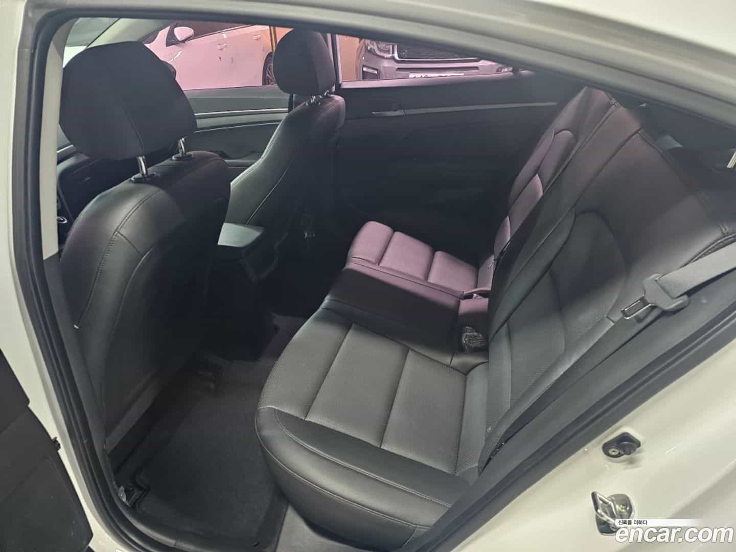 AVANTE Hyundai 2018.6-INNER-009