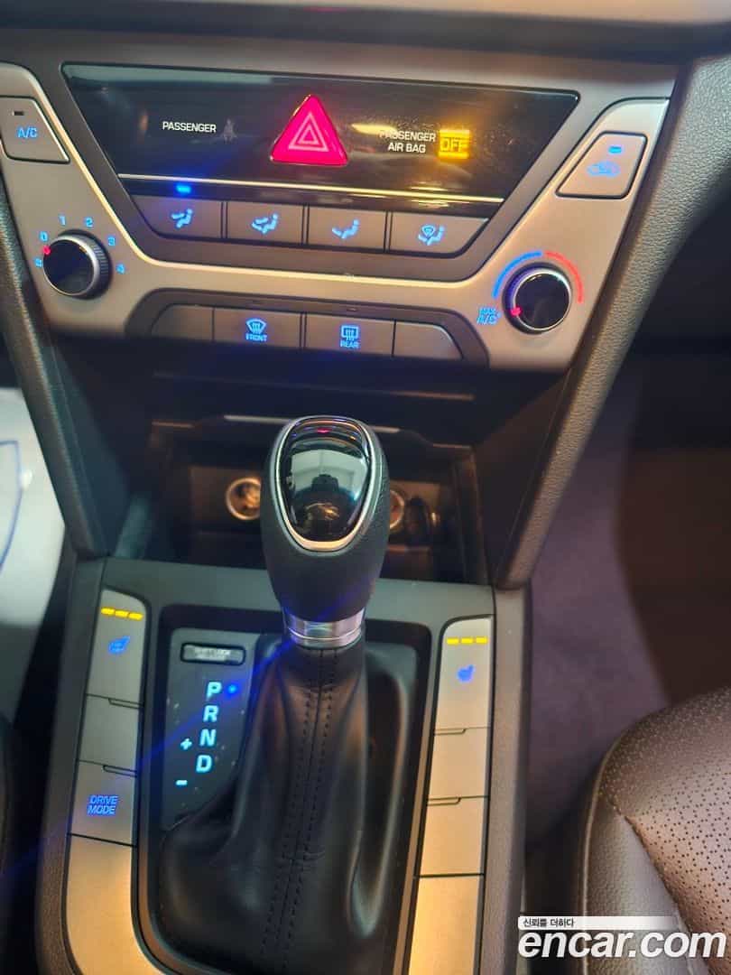 AVANTE Hyundai 2018.6-OPTION-018