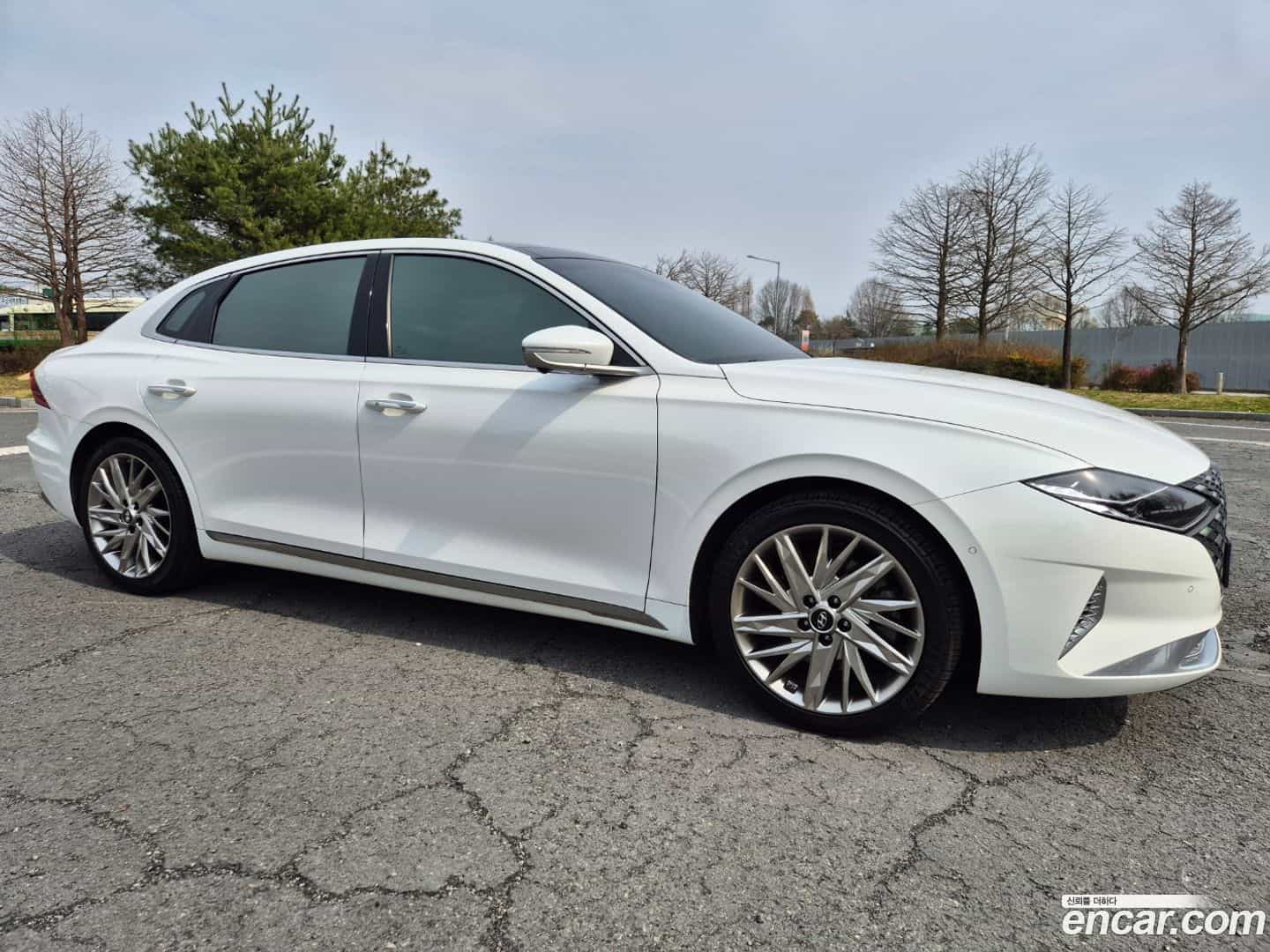 Grandeur Hyundai 2022.3-OUTER-003