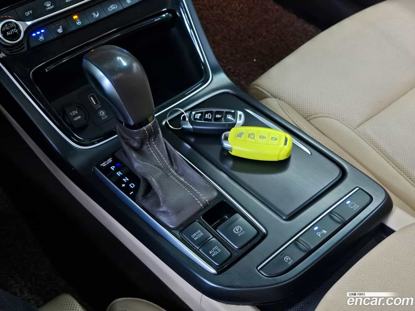 Grandeur Hyundai 2018.3-OPTION-016