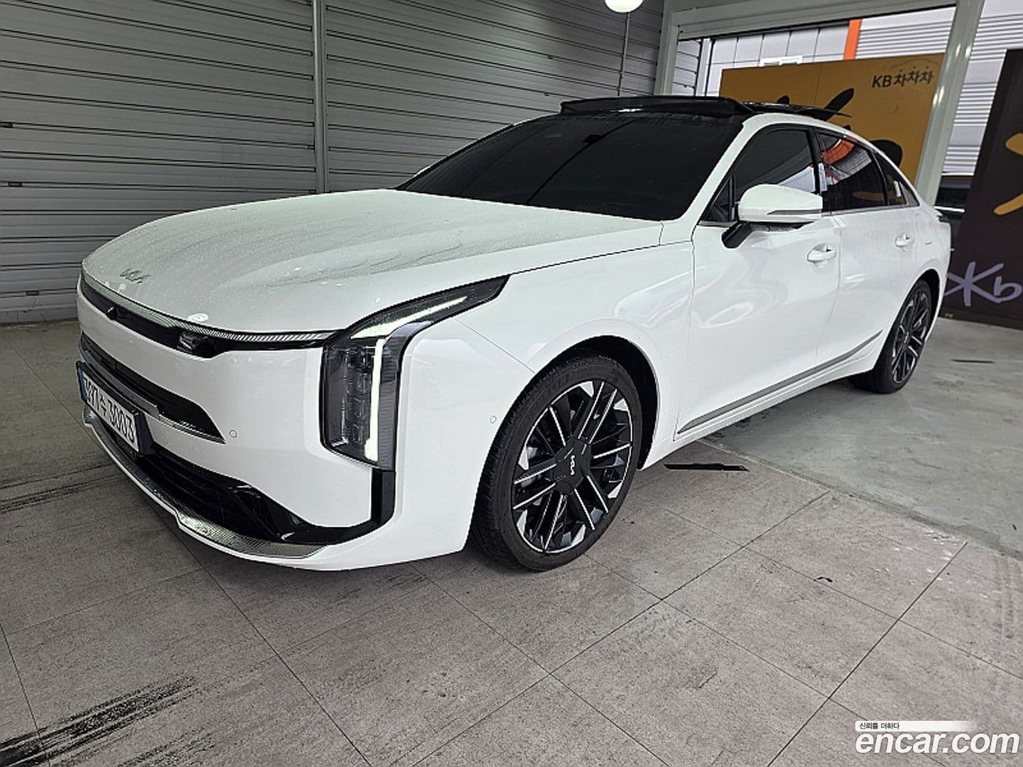 Main__Slider__Photo:K8 Kia 2025.6-0